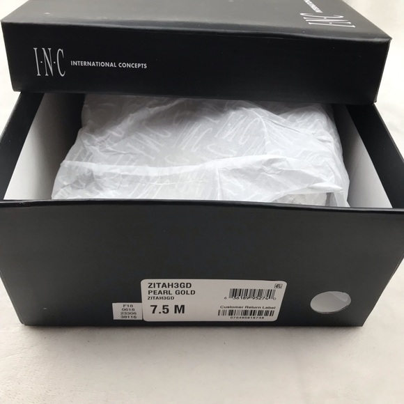 🆕 INC Rhinestone Pointed toe pumps gold 7.5M - Picture 8 of 8